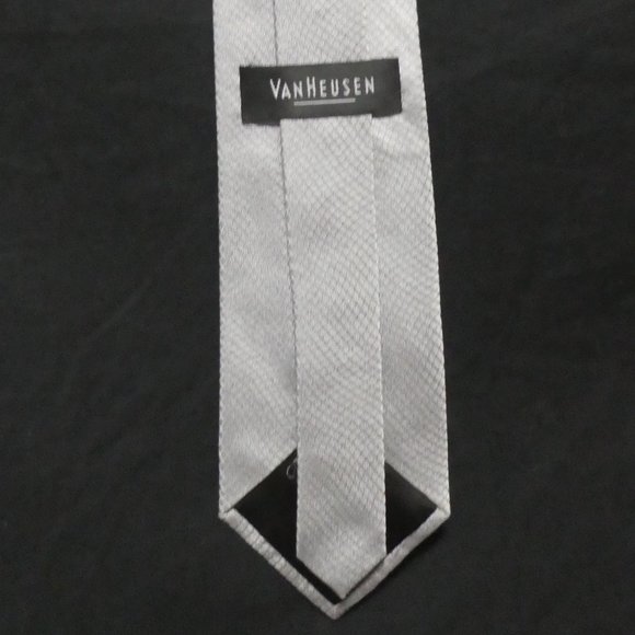 VAN HEUSEN | Satin Shield | Textured Silk Necktie - Picture 3 of 7